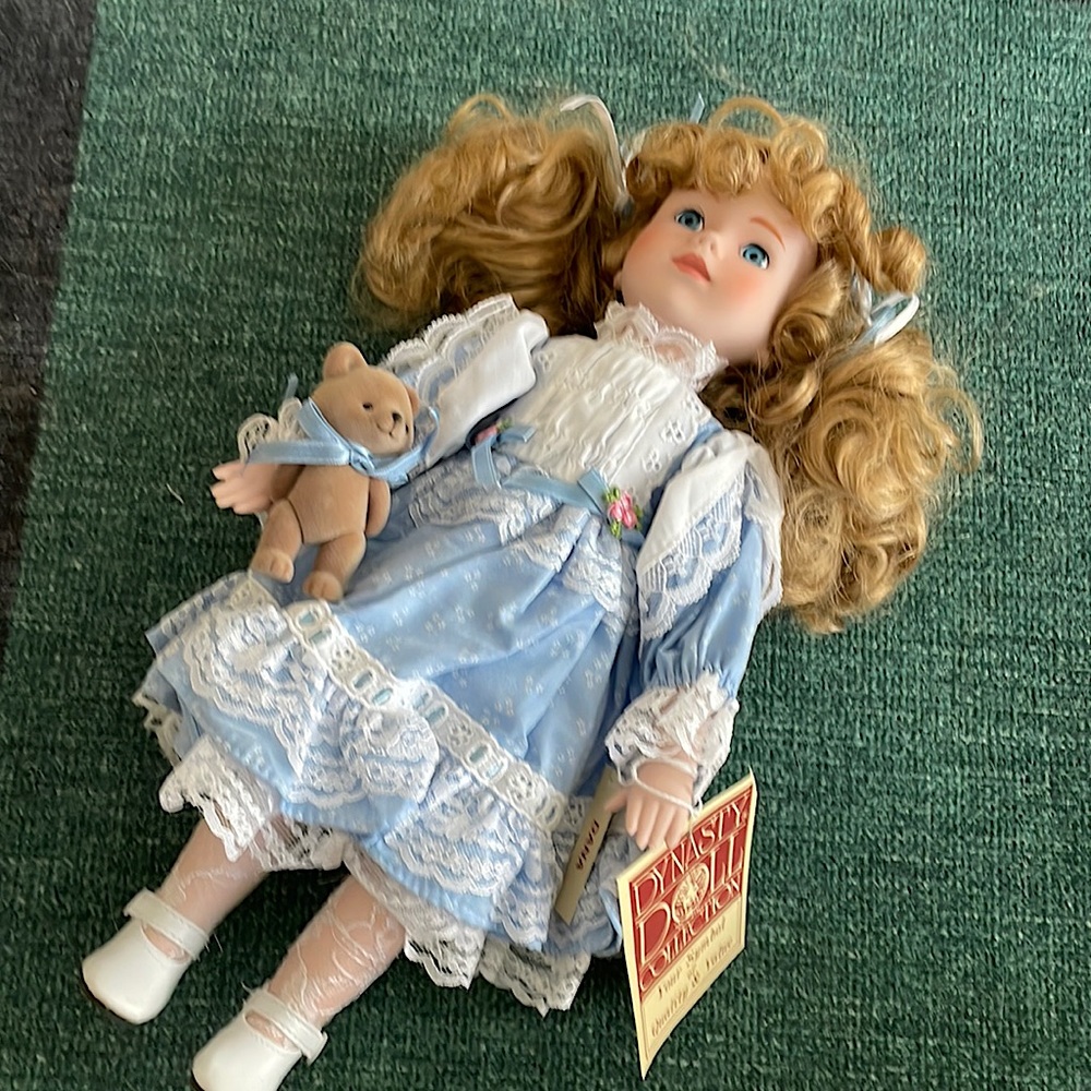 New in Box Vintage Dynasty Doll collection porcelain Dana doll with bear